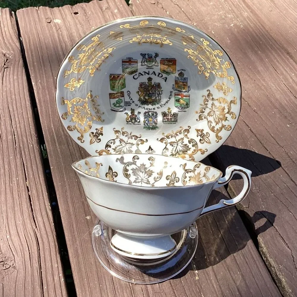 Paragon Canada Coats of Arms Emblems Tea Cup and Saucer Fine Bone China England‎